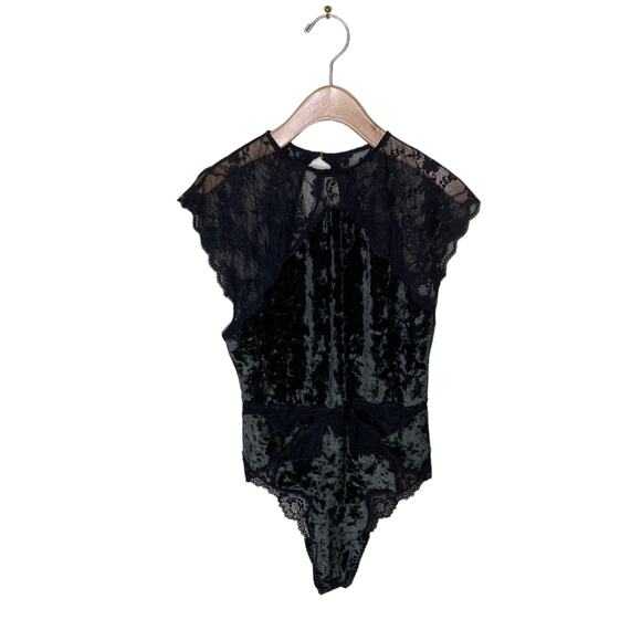 VICTORIA SECRET Green Crushed Velvet Kimono (XS/S)  & Velvet Lace Bodysuit (S) - Picture 8 of 10